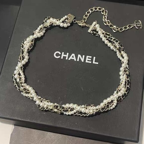 Authentic CHANEL Necklace 2025/26 Fall Winter Collection - Picture 1 of 6